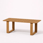 Mesa rectangular de madera con diseño minimalista y acabado natural